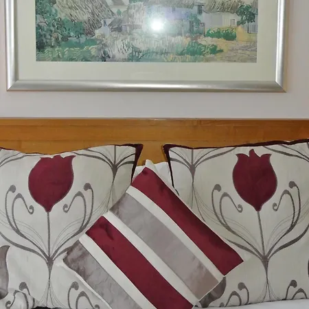 Windmill & Turnpike Guest house York